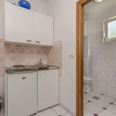 Apartment And Mate Omis
